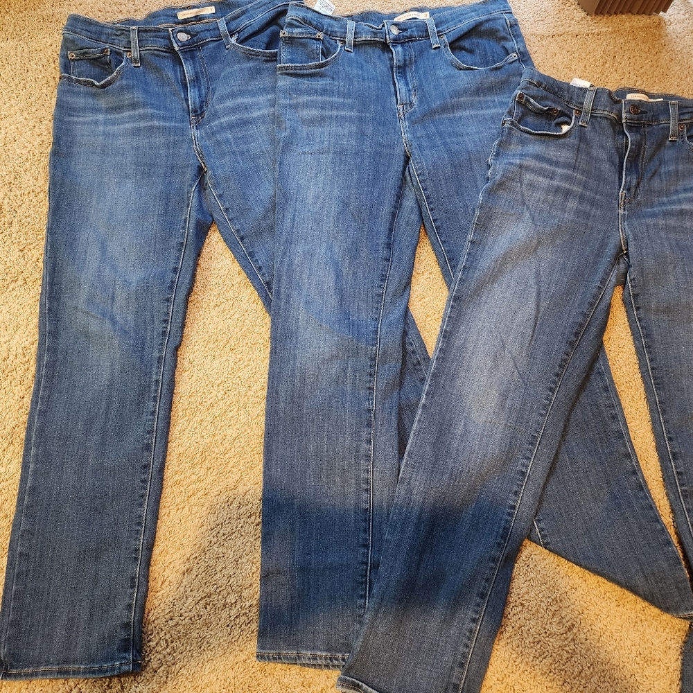 3 Women Levis 31 30 724 High Rise Straight Jeans